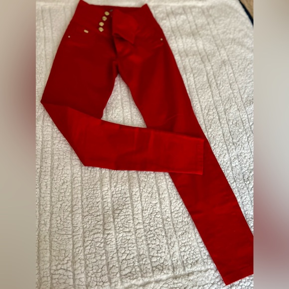 NWOT.Skinny jeans with a high rise, lifting and accentuating your glutes. - Picture 3 of 8